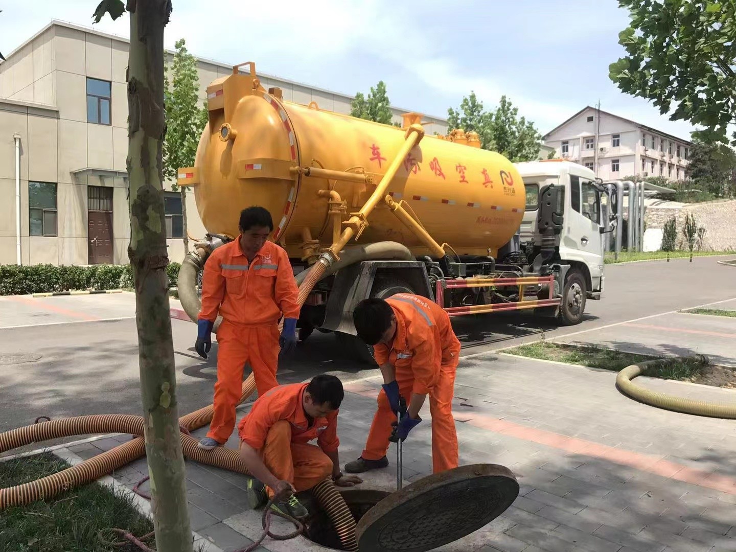 龙岩化粪池清理与5-8吨吸粪车施工效率分析